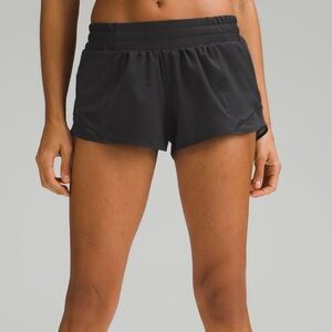 Lululemon Hotty Hot Low-Rise Lined Short 2.5”